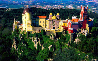 Castle hill city blue sky 2 - almada negreiro free wallpaper