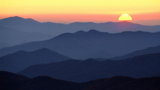 Sunset mountain bird flying foreground - a sunset over a mountain range free wallpaper