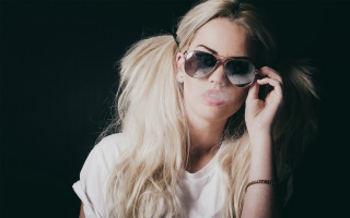 Woman sunglasses cellphone black background - sunglass free wallpaper