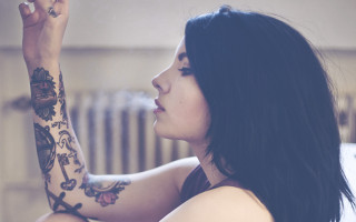 Woman tattoos smoking cigarette hand - a hand free wallpaper