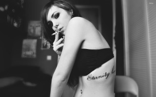 Woman smoking cigarette black white 2 - a woman smoking free wallpaper