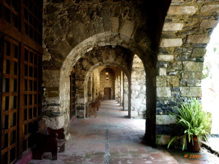 Stone building hallway doors bench - the side of the building free wallpaper