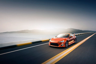 Red sports car ocean mountains 5 - a bright sun free wallpaper