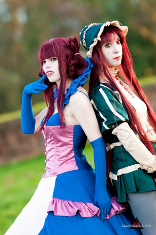 Two women costumes posing picture - a park free wallpaper