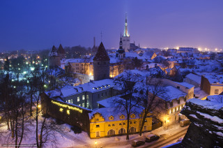Snowy city night lights buildings - a city free wallpaper