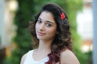 Woman smiling flower hair red - movie still frame free wallpaper