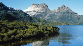 Mountain range lake reflection boat - the water of a lake free wallpaper