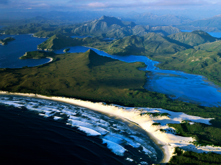 Beach aerial view mountains ocean - douglas robertson bisset free wallpaper