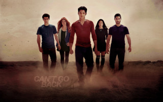 Group people dirt field sky - a dirt field free wallpaper