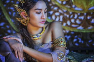 Woman gold headpiece butterfly necklace - a gold necklace free wallpaper