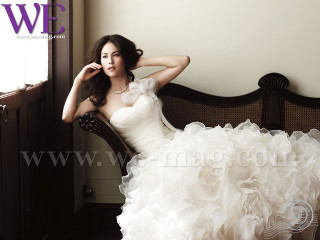 Woman wedding dress chair window - a skirt free wallpaper