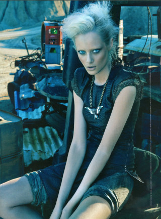 Woman sitting truck legs crossed - a bronze sculpture free wallpaper