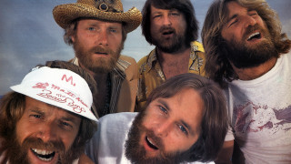 Men hats group photo sky - a picture together free wallpaper