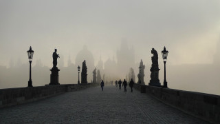 Foggy day people bridge street - a foggy day free wallpaper