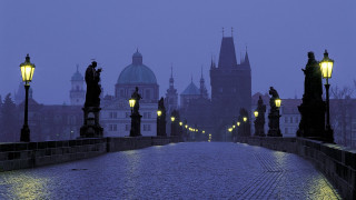 Bridge streetlight clocktower night foggy - a foggy sky free wallpaper
