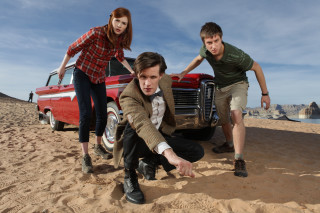 Man woman red truck beach - ed benedict free wallpaper