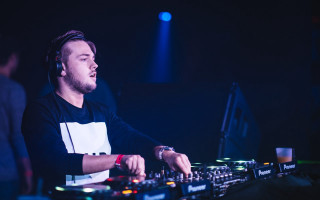 Man black shirt dj set - headphone free wallpaper