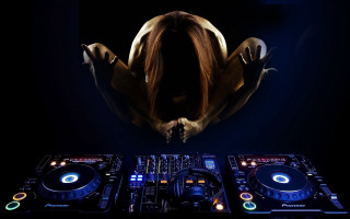 Woman dancing dj set up - transgressive free wallpaper for desktop