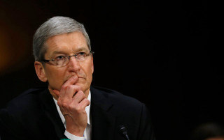 Tim cook sitting table hands - edward george handel lucas free wallpaper