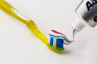 Toothbrush toothpaste tube image oral - a toothbrush free wallpaper