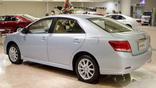 Silver car showroom people walking - the room free wallpaper