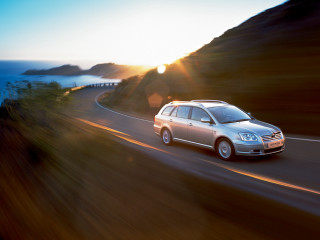 Silver car mountain sunset road - a silver car free wallpaper
