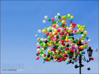 Balloons floating above street light - cheerful free wallpaper
