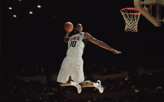 Man jumping dunk basketball game 2 - a crowd watching free wallpaper