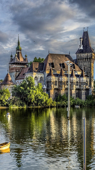 Boat castle towers water cloudy - ferenc joachim free wallpaper