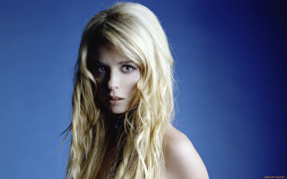 Woman blonde hair posing picture - blue background free wallpaper