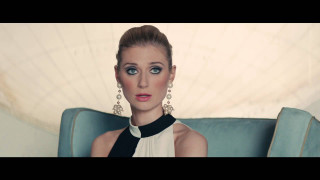 Arabella rankin blue eyes black - a white curtain free wallpaper