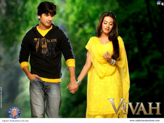 Couple holding hands green background - movie still frame free wallpaper