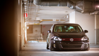 Car parking garage red light - the doorway free wallpaper