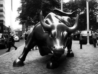 Bull statue brick sidewalk city - car free wallpaper