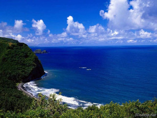 Beach cliff boat water clouds - beautiful scenery free wallpaper for desktop