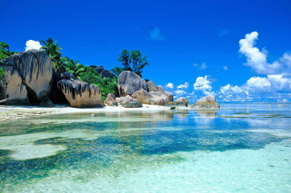 Bascove beach rocks clear water - rock free wallpaper