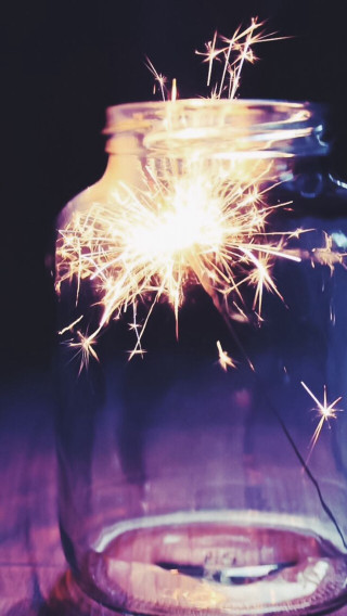 Jar sparkler table wooden top - free new year wallpaper
