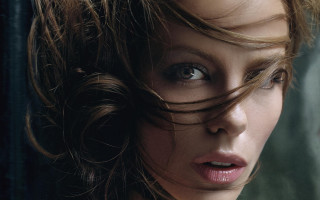 Woman messy hair blue eyes - messy free wallpaper