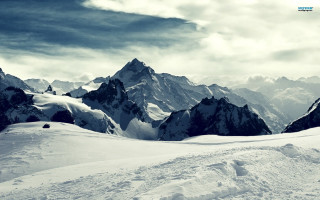 Person skiing snowy mountain slope - a snowy mountain free wallpaper