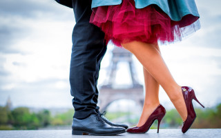 Couple eiffel tower paris romantic - didier mouron free wallpaper