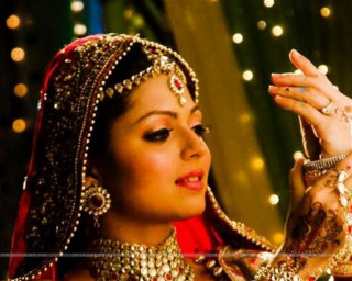 Woman red gold outfit jewelry - jewelry free wallpaper