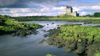 Castle hill river grassy area - a grassy area free wallpaper
