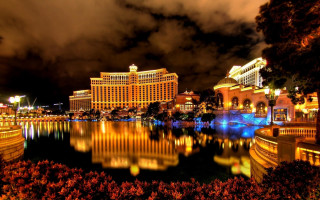 Night city lake buildings fountain - andor basch free wallpaper