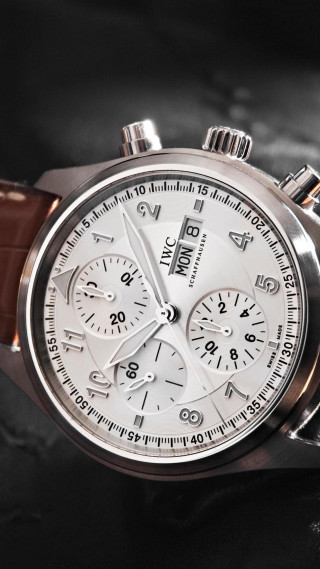 Close up watch black surface - the face free wallpaper