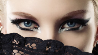 Woman blue eyes black lace - realistic eye free wallpaper