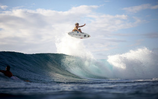 Man surfboard jumping wave ocean - in the ocean free wallpaper