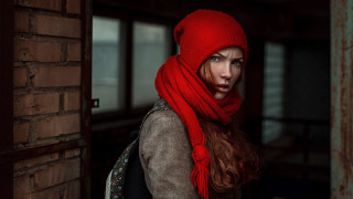 Woman red scarf red hat - free 3d render wallpaper
