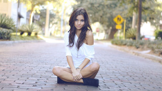 Woman sitting brick road legs - a brick road free wallpaper