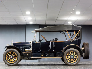 Old model car garage ceilinglight - an old model car free wallpaper