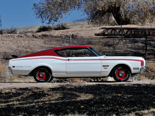 White car red stripes field - dusty free wallpaper